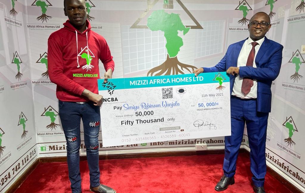 Mizizi-Africa-Homes-George-Mburu-hands-over-Cheque-to-Simiyu-Robinson